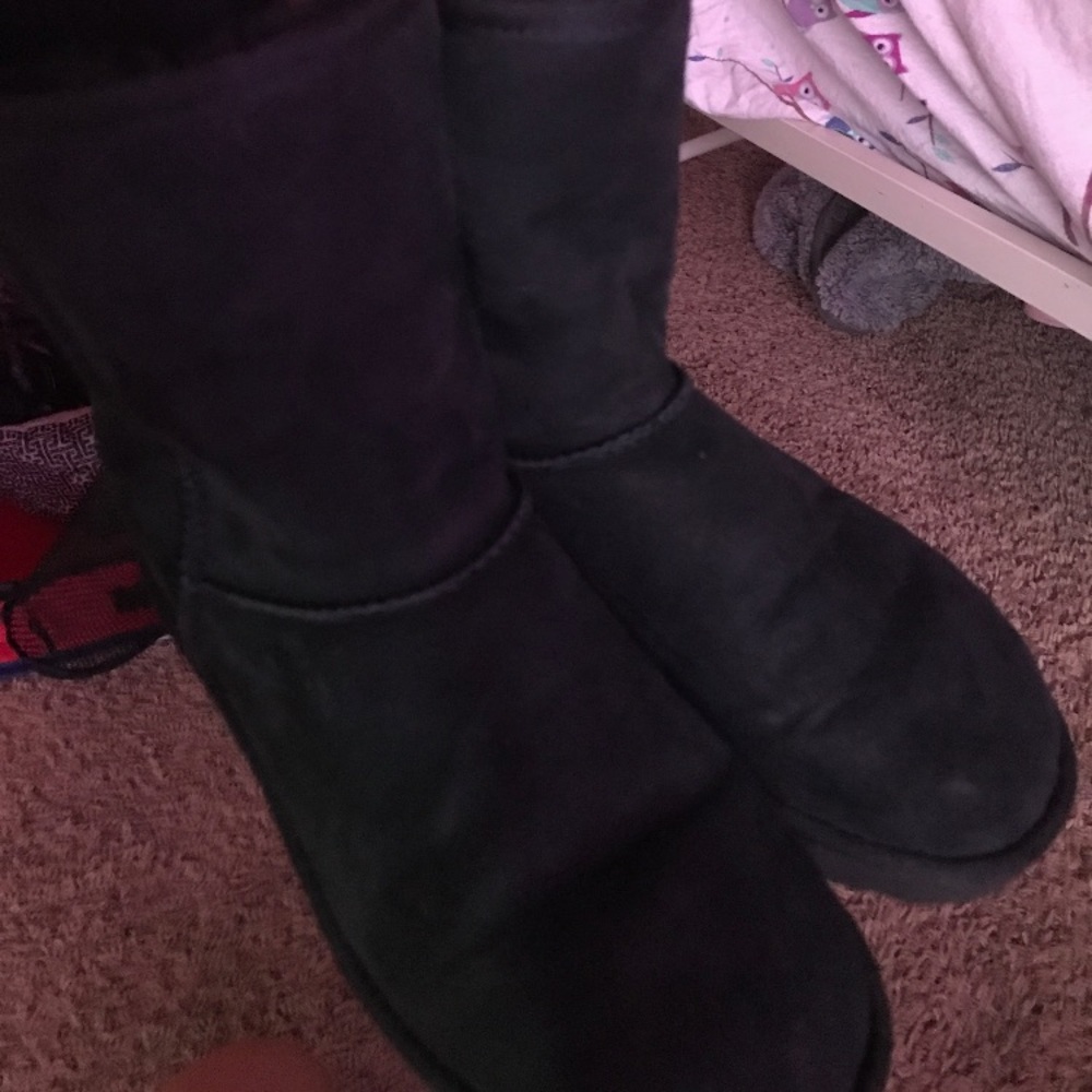 All black ugs